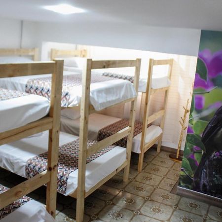 La Otra Mitad Hostel Armenia  Exterior photo